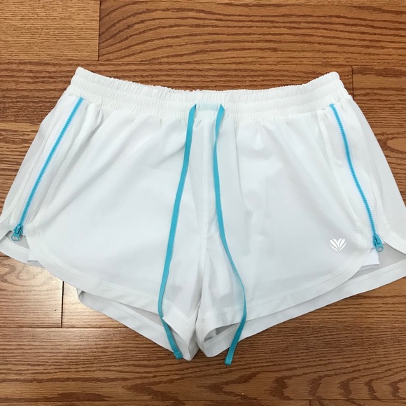 FOREVER 21 WHITE WORKOUT SHORTS - Picture 2 of 6